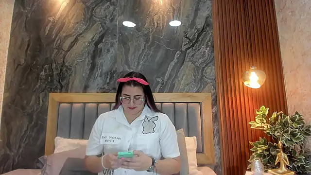 Snapshot of BellaPeers_ chatting on February 2025 11:34:02 AM BellaPeers online show from February 2025 11:34:02 AM