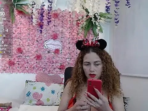 Snapshot of BLONDE_SEXYHOT chatting on January 2025 01:47:01 AM BLONDE SEXYHOT online show from January 2025 01:47:01 AM