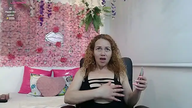 Snapshot of BLONDE_SEXYHOT chatting on January 2025 05:29:01 AM BLONDE SEXYHOT online show from January 2025 05:29:01 AM