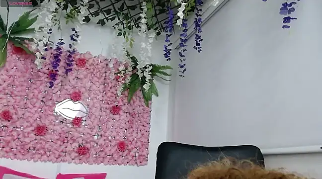 Snapshot of BLONDE_SEXYHOT chatting on February 2025 11:23:02 PM BLONDE SEXYHOT online show from February 2025 11:23:02 PM