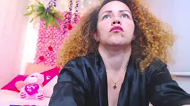 Snapshot of BLONDE_SEXYHOT chatting on October 2025 03:58:02 AM BLONDE SEXYHOT online show from October 2025 03:58:02 AM