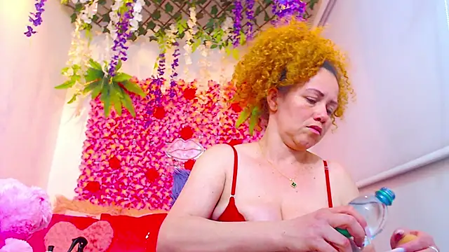 Snapshot of BLONDE_SEXYHOT chatting on November 2025 04:12:01 AM BLONDE SEXYHOT online show from November 2025 04:12:01 AM