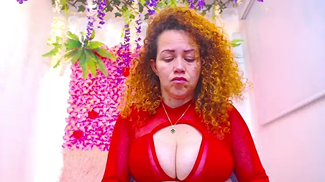 Snapshot of BLONDE_SEXYHOT chatting on November 2025 09:59:01 PM BLONDE SEXYHOT online show from November 2025 09:59:01 PM