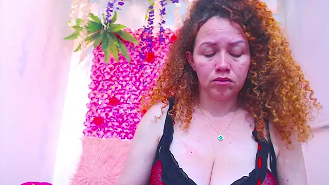 BLONDE SEXYHOT online show from November 2025 01:49:01 AM