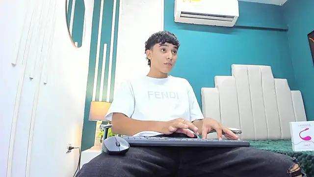 Austin Cardieff online show from February 2025 08:03:01 PM