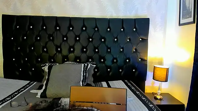 Snapshot of sasha_fox00 chatting on January 2025 08:48:01 PM sasha fox00 online show from January 2025 08:48:01 PM