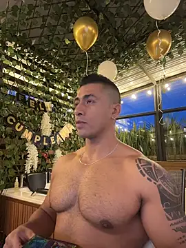 Snapshot of aaroncolombia chatting on April 2026 11:27:02 PM aaroncolombia online show from April 2026 11:27:02 PM