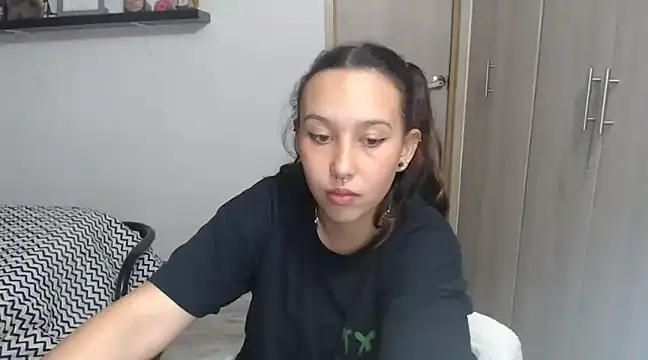 Snapshot of Skarlet_Adams28 chatting on December 2024 01:36:02 AM Skarlet Adams28 online show from December 2024 01:36:02 AM