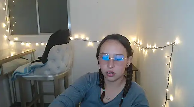 Snapshot of Skarlet_Adams28 chatting on February 2025 01:12:02 AM Skarlet Adams28 online show from February 2025 01:12:02 AM