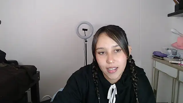Snapshot of Skarlet_Adams28 chatting on March 2025 09:01:02 PM Skarlet Adams28 online show from March 2025 09:01:02 PM