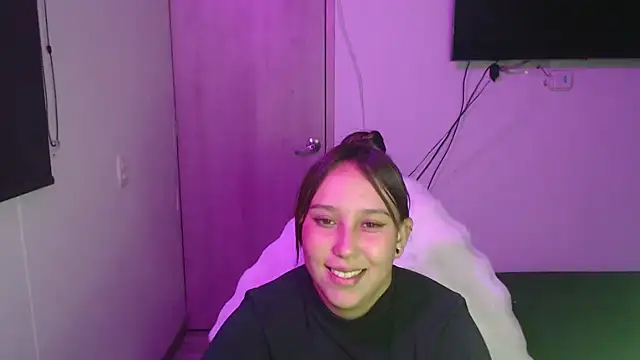 Skarlet Adams28 online show from October 2025 11:16:01 PM