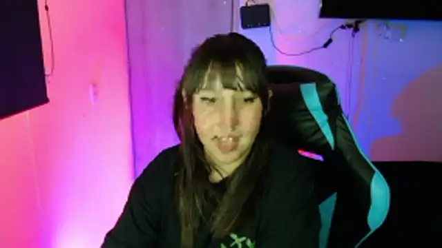 Snapshot of Skarlet_Adams28 chatting on April 2026 10:31:02 PM Skarlet Adams28 online show from April 2026 10:31:02 PM