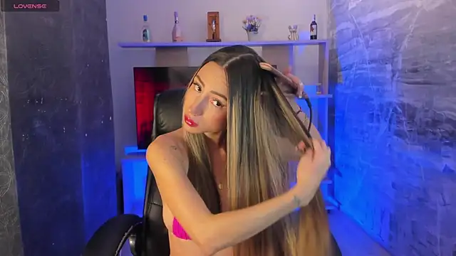 Snapshot of juliasprousse_ chatting on February 2025 01:00:02 PM juliasprousse online show from February 2025 01:00:02 PM