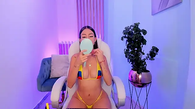 Snapshot of juliasprousse_ chatting on February 2025 04:51:02 AM juliasprousse online show from February 2025 04:51:02 AM