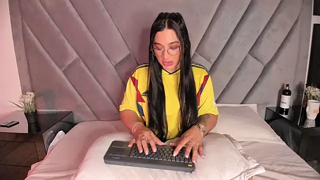 nataliee foster online show from June 2026 10:35:02 AM