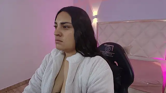 Snapshot of Brendda_tay chatting on March 2026 03:08:01 AM Brendda tay online show from March 2026 03:08:01 AM