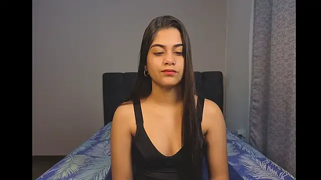 Snapshot of MiaOrtizCam chatting on February 2026 05:22:02 PM MiaOrtizCam online show from February 2026 05:22:02 PM