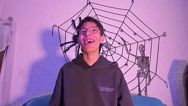 Snapshot of alexandersawyer chatting on October 2025 03:59:01 AM alexandersawyer online show from October 2025 03:59:01 AM