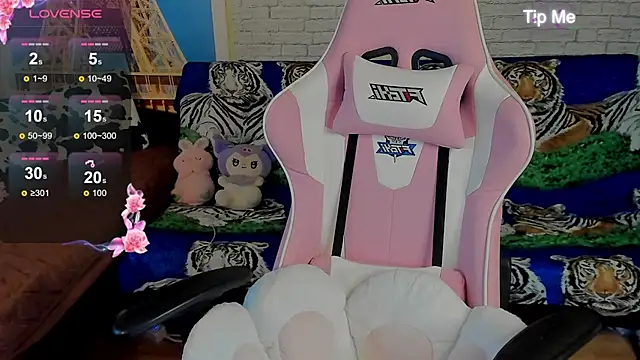 Snapshot of b1gBlushkk chatting on October 2025 02:04:02 PM b1gBlushkk online show from October 2025 02:04:02 PM