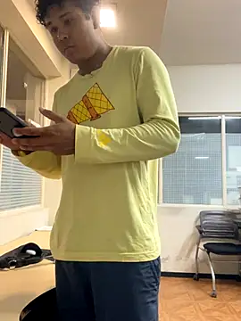 Snapshot of Brencuz chatting on September 2025 04:01:02 PM Brencuz online show from September 2025 04:01:02 PM