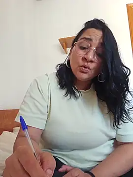paulinaDiaz1 online show from May 2026 01:06:01 PM