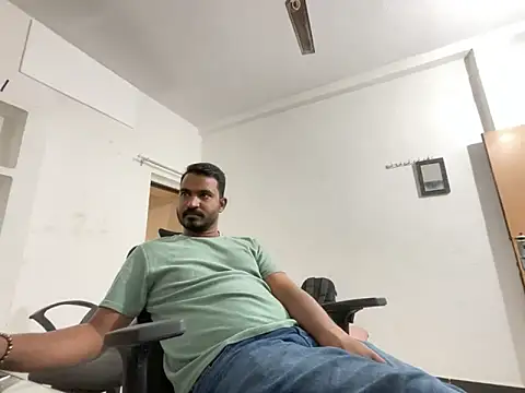 Snapshot of real_meet_girl_finding_in chatting on December 2024 05:38:01 AM real meet girl finding in online show from December 2024 05:38:01 AM
