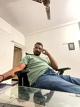 Snapshot of real_meet_girl_finding_in chatting on December 2024 10:46:02 AM real meet girl finding in online show from December 2024 10:46:02 AM