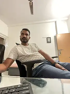 Snapshot of real_meet_girl_finding_in chatting on December 2024 11:32:02 AM real meet girl finding in online show from December 2024 11:32:02 AM