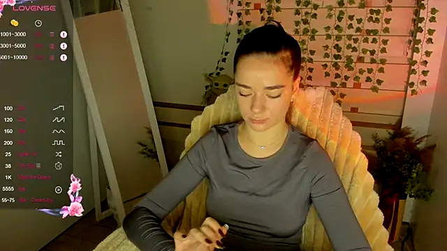Snapshot of Bella_XO chatting on September 2025 06:48:02 AM Bella XO online show from September 2025 06:48:02 AM