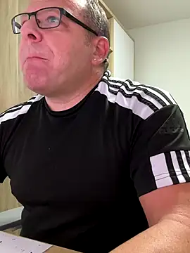 coupleLatinaLovers online show from September 2025 04:38:01 AM