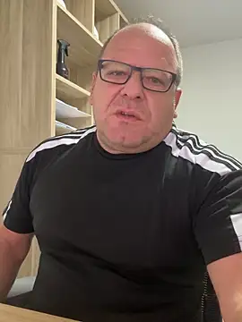 coupleLatinaLovers online show from October 2025 05:05:01 AM