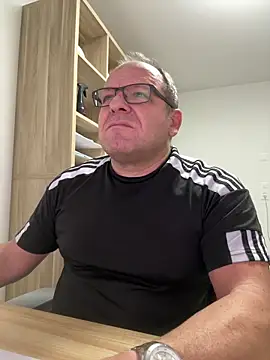 coupleLatinaLovers online show from October 2025 06:25:01 AM