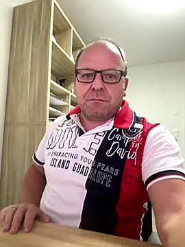 coupleLatinaLovers online show from November 2025 06:39:01 PM