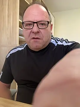 Snapshot of coupleLatinaLovers chatting on February 2026 09:38:01 AM coupleLatinaLovers online show from February 2026 09:38:01 AM