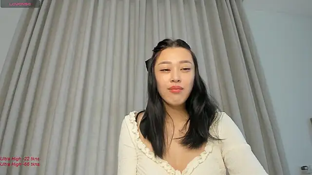 Snapshot of yumisunn chatting on January 2025 03:43:01 AM yumisunn online show from January 2025 03:43:01 AM