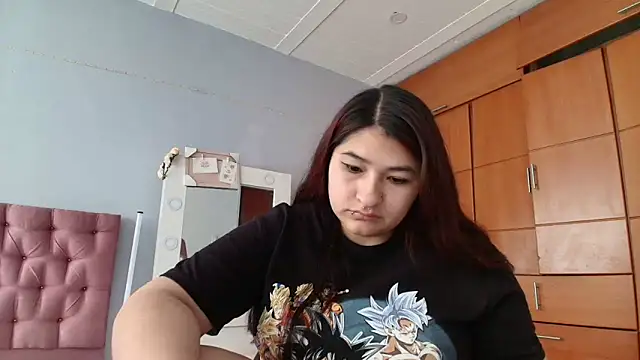  69HONRY online show from December 2024 01:02:02 PM