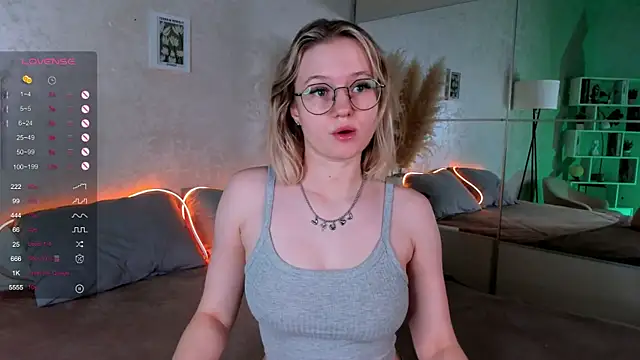 Snapshot of MaydaFoulk chatting on February 2025 01:34:01 AM MaydaFoulk online show from February 2025 01:34:01 AM