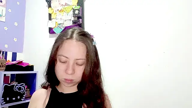 Snapshot of PetiteIvoryQueen19 chatting on July 2026 06:16:01 AM PetiteIvoryQueen19 online show from July 2026 06:16:01 AM