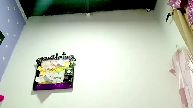 Snapshot of PetiteIvoryQueen19 chatting on July 2026 05:11:01 AM PetiteIvoryQueen19 online show from July 2026 05:11:01 AM