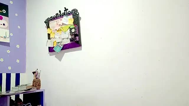 Snapshot of PetiteIvoryQueen19 chatting on July 2026 05:38:02 AM PetiteIvoryQueen19 online show from July 2026 05:38:02 AM