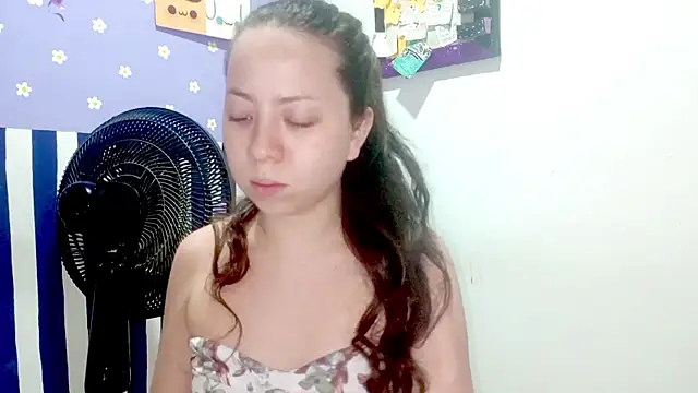 Snapshot of PetiteIvoryQueen19 chatting on August 2026 07:29:01 AM PetiteIvoryQueen19 online show from August 2026 07:29:01 AM