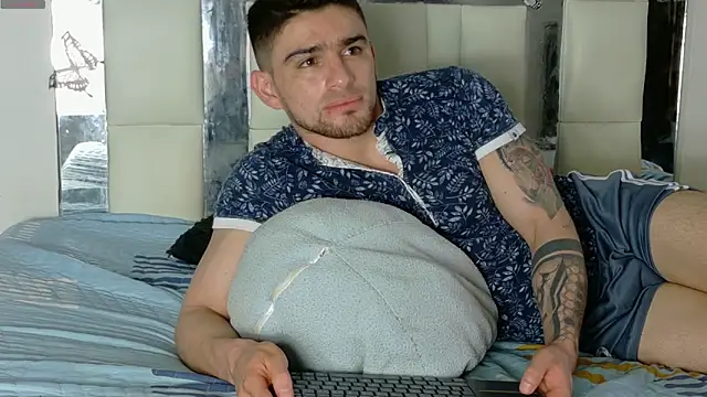 Sexy Alejandro  online show from February 2025 02:23:02 PM