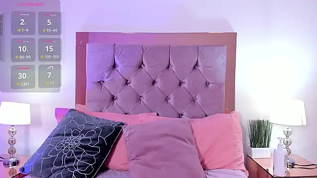 Snapshot of melanie_hills chatting on November 2025 11:43:01 AM melanie hills online show from November 2025 11:43:01 AM