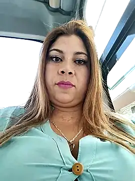 Laura-Hernandez online show from December 2024 03:33:02 PM