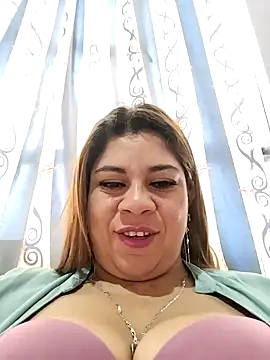 Laura-Hernandez online show from September 2025 01:58:02 PM