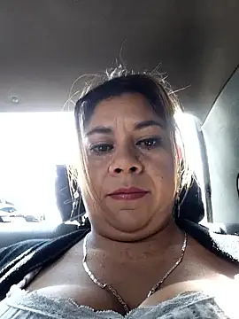 Laura-Hernandez online show from November 2025 02:49:01 PM