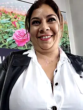 Snapshot of Laura-Hernandez chatting on April 2026 02:50:01 PM Laura-Hernandez online show from April 2026 02:50:01 PM