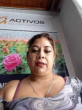 Snapshot of Laura-Hernandez chatting on April 2026 02:50:01 PM Laura-Hernandez online show from April 2026 02:50:01 PM