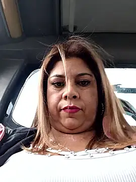 Snapshot of Laura-Hernandez chatting on April 2026 03:39:01 PM Laura-Hernandez online show from April 2026 03:39:01 PM