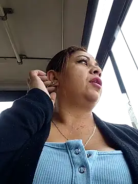 Snapshot of Laura-Hernandez chatting on April 2026 02:55:02 PM Laura-Hernandez online show from April 2026 02:55:02 PM